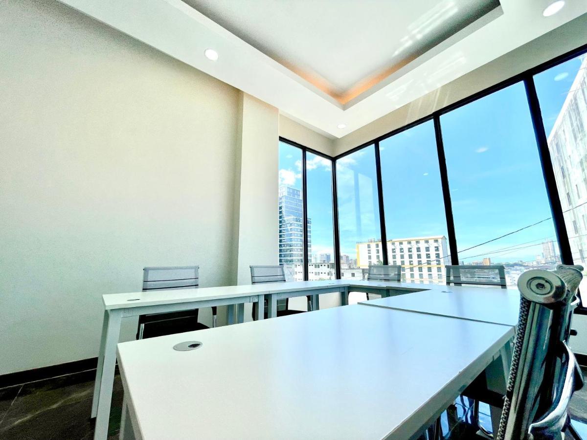 Aparthotel Skyview &