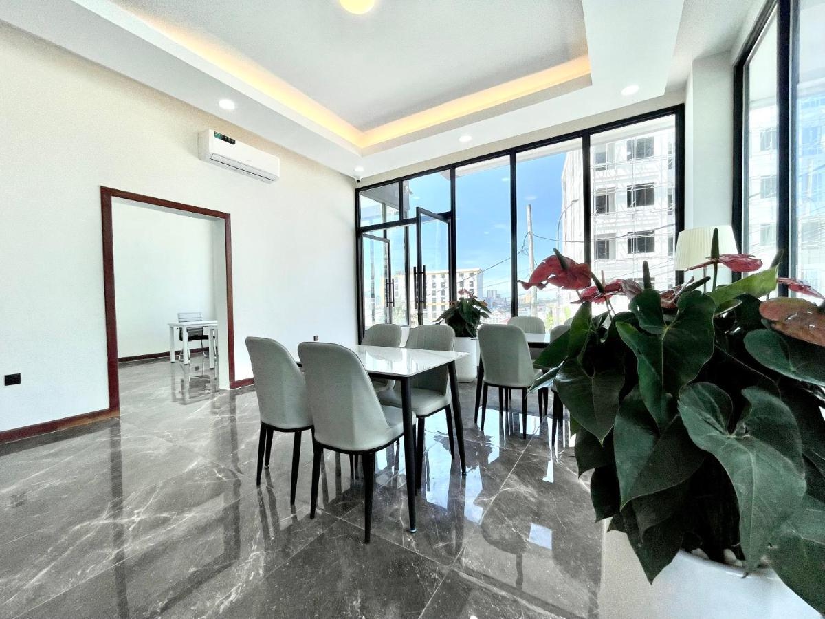 Aparthotel Skyview & *
