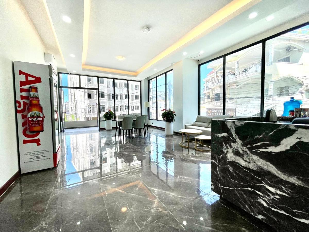 Aparthotel Skyview & *
